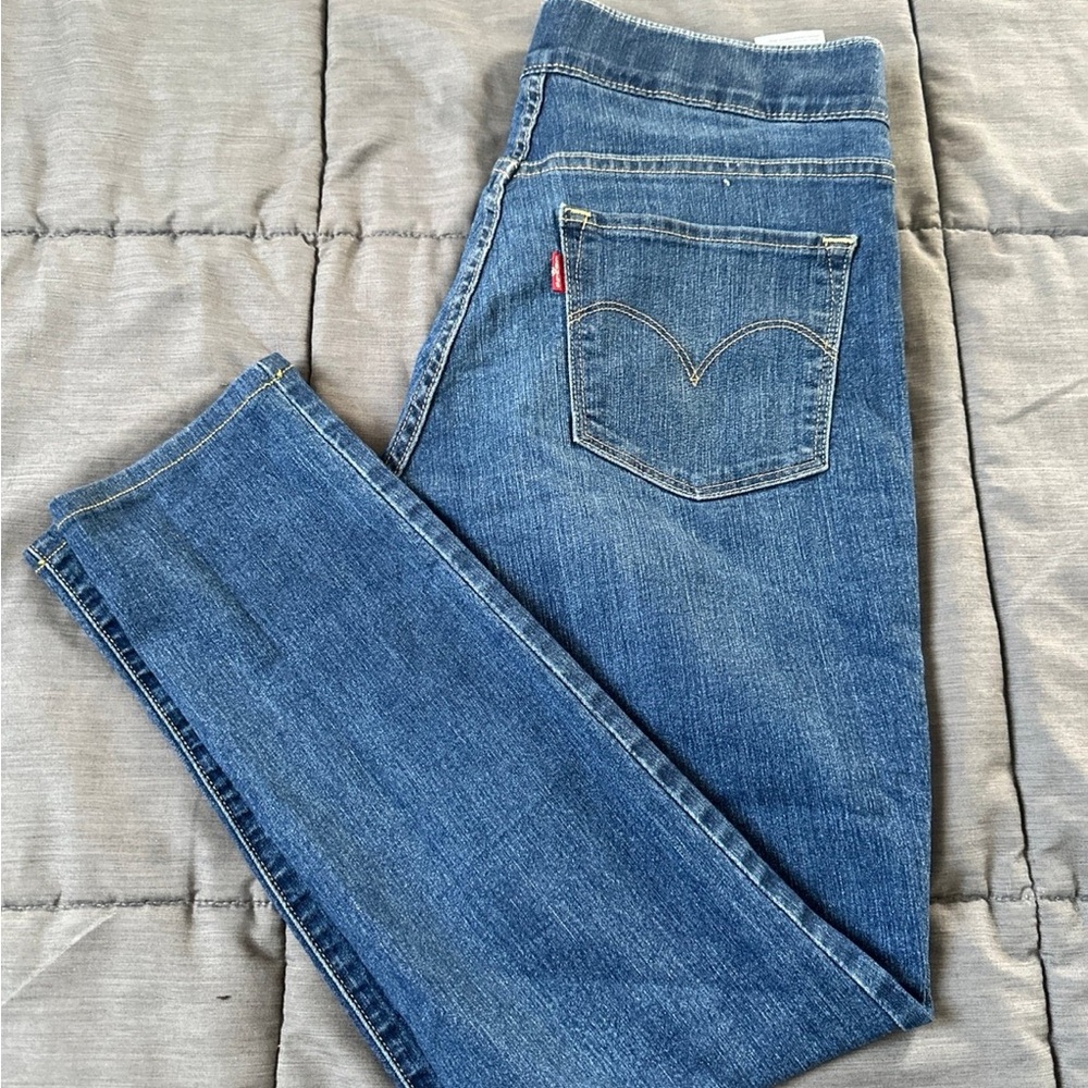 Levis
Womens